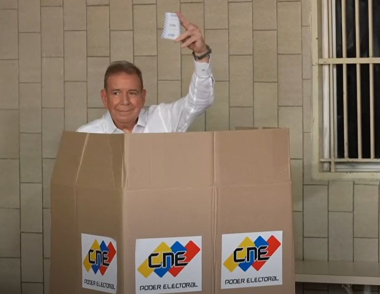 Edmundo González ejerce su derecho al voto