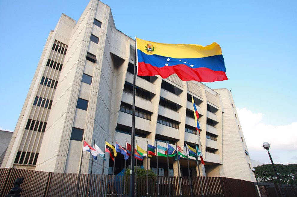 Nicolás Maduro acude al TSJ para proponer un recurso de amparo