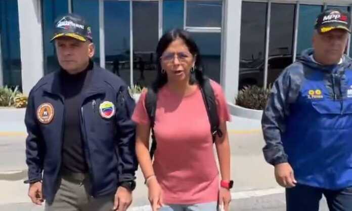 Vicepresidenta Delcy Rodríguez reapareció en acto de campaña tras sufrir un accidente en Cumanacoa