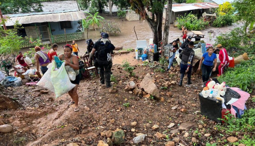 Paso del huracán Beryl deja dos muertos y 25 mil afectados en Sucre
