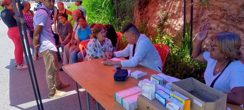 Dieron medicinas en La Mata