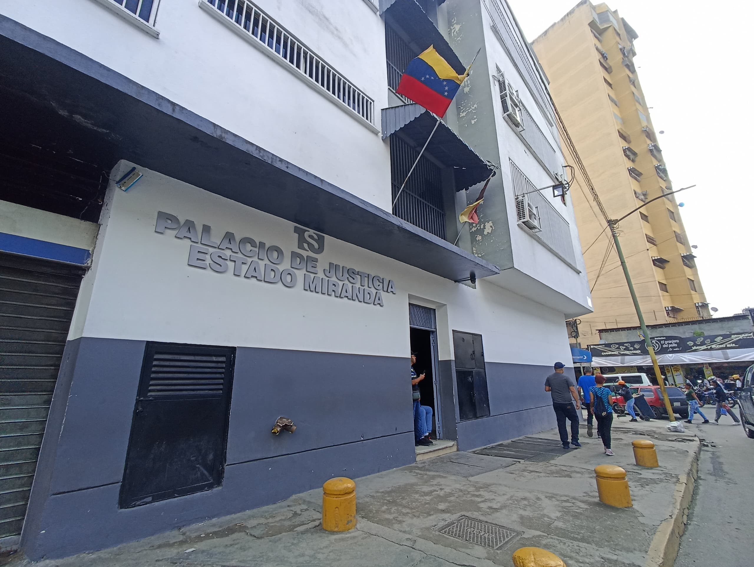 Tres privados de libertad por tráfico de droga y municiones