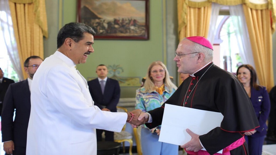 Maduro recibió cartas credenciales del Nuncio Apostólico Monseñor Ortega Marín