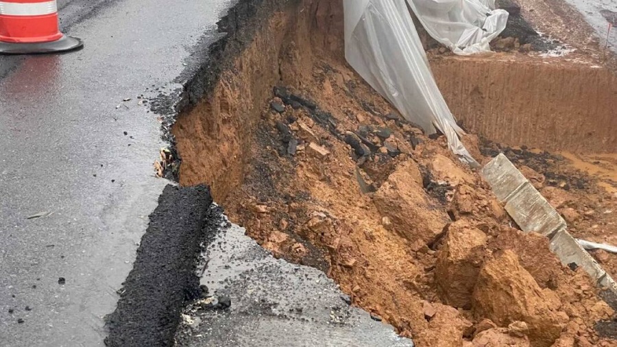 Cierre temporal en Valle Morín de Aragua por caída de un tramo de la vía