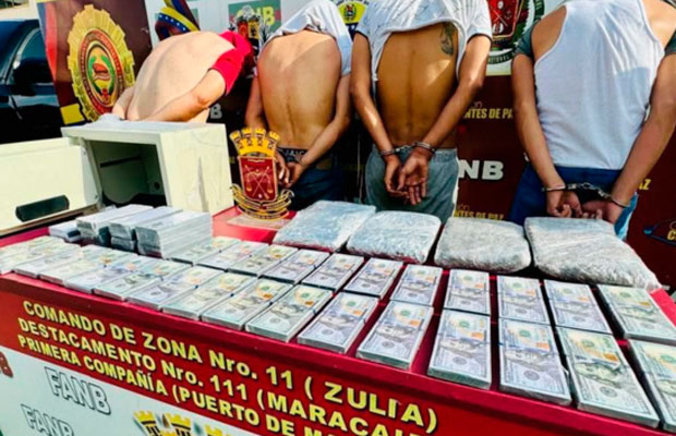 Cuatro detenidos por tener dólares falsos