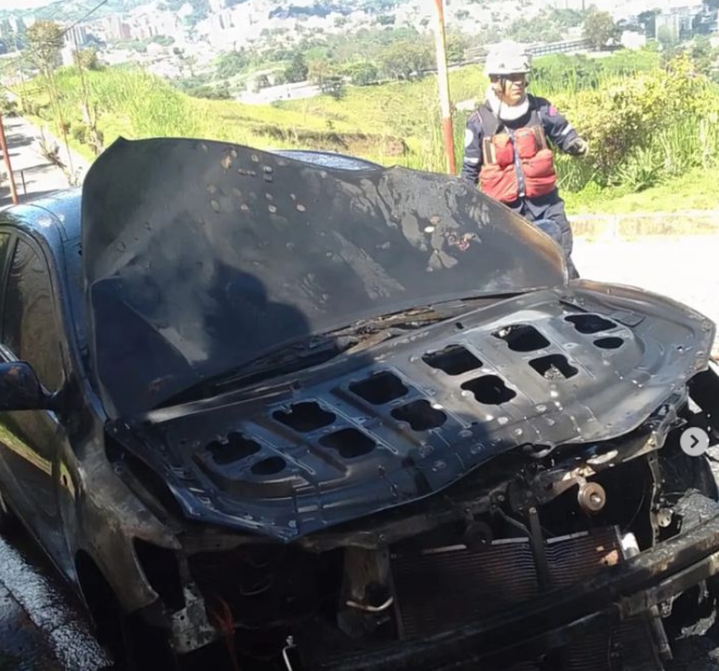 Se incendió un carro en Carrizal