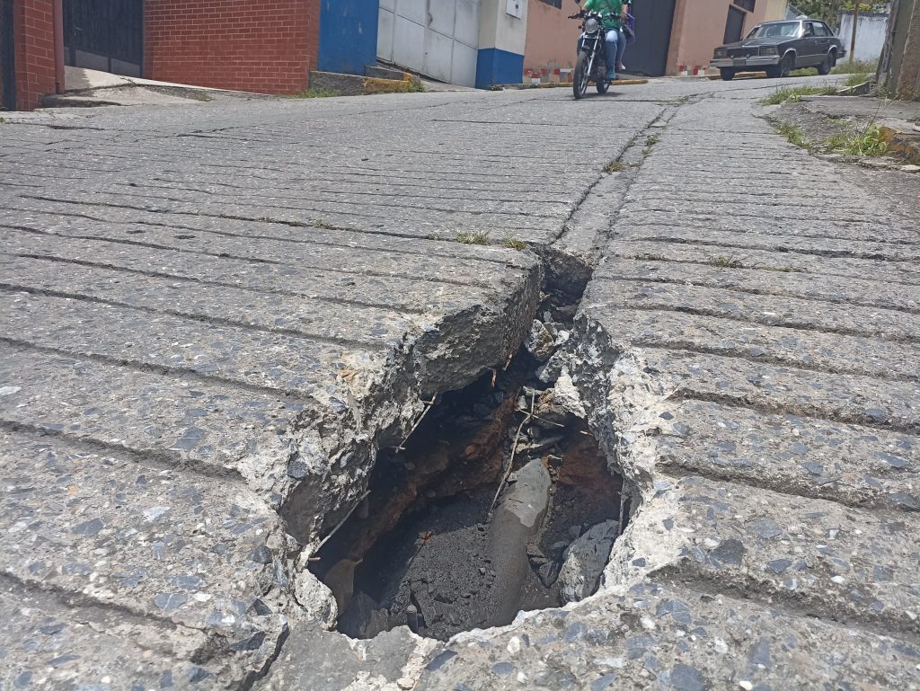 Persiste bote de aguas blancas en La Estrella