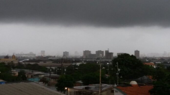 Un fallecido y varios sectores inundados dejan lluvias en Maracaibo