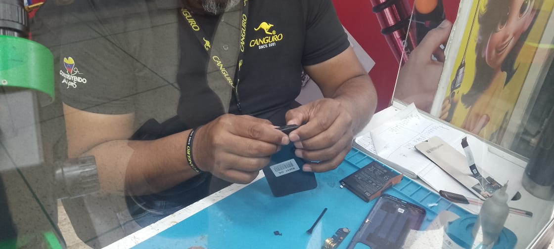 Entre $15 y $80 cuesta reparar un celular