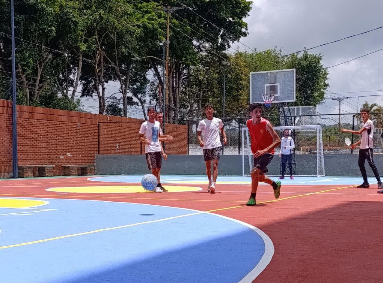 Cancha de la Uptamca luce nueva cara tras 18 años