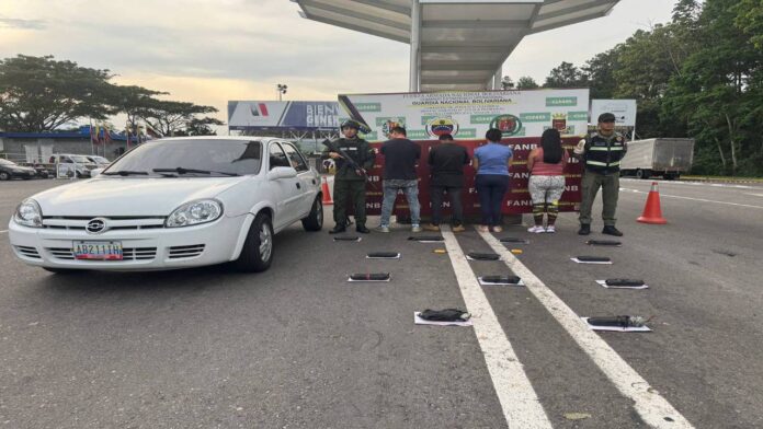 Detenidas cuatro personas que transportaban drogas