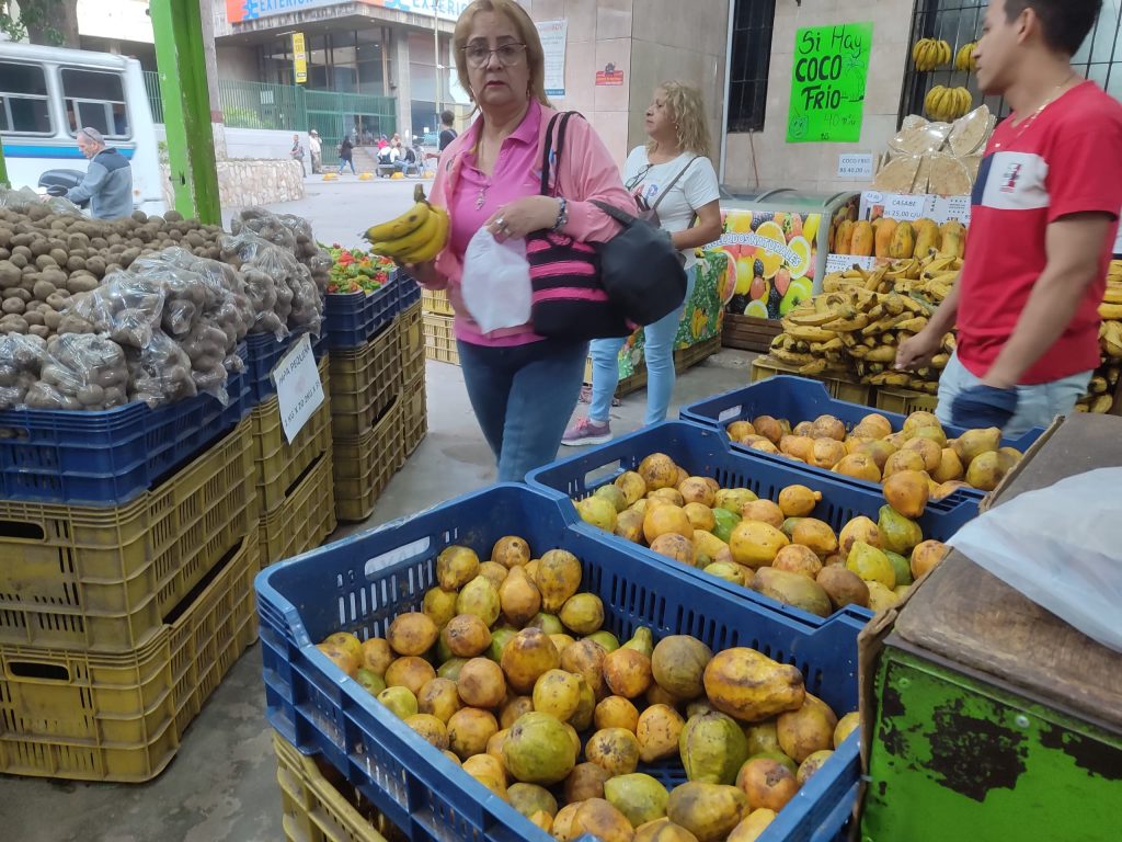 Guayaba y cambur, las frutas más económicas