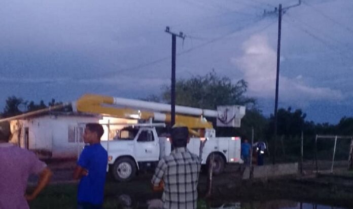 Niño tocó un poste y se electrocutó