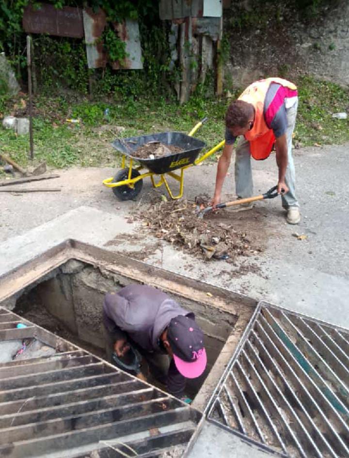 Labores de limpieza en comunidades tequeñas