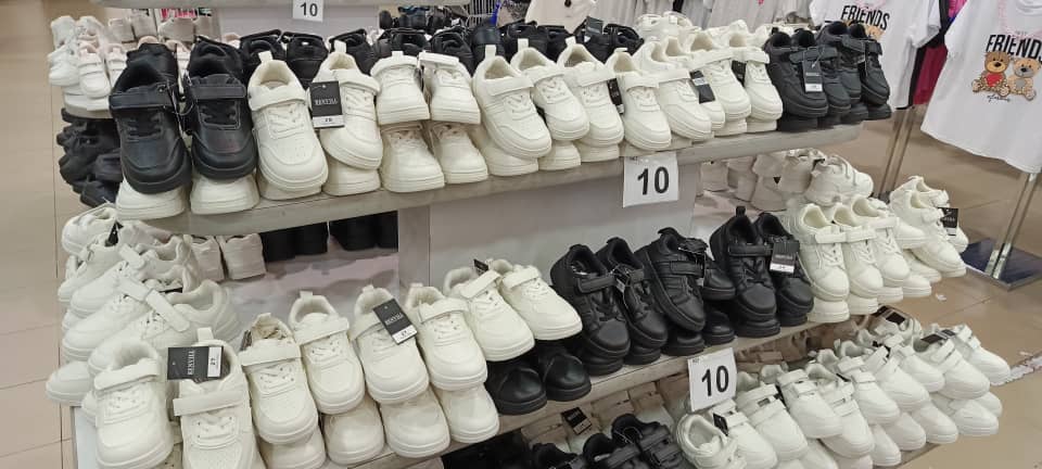 Zapatos escolares oscilan entre $10 y $30