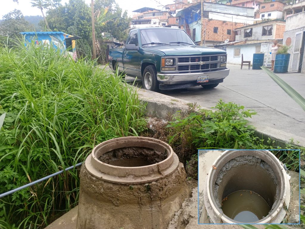 Conviven entre heces y gusanos desde hace cuatro años