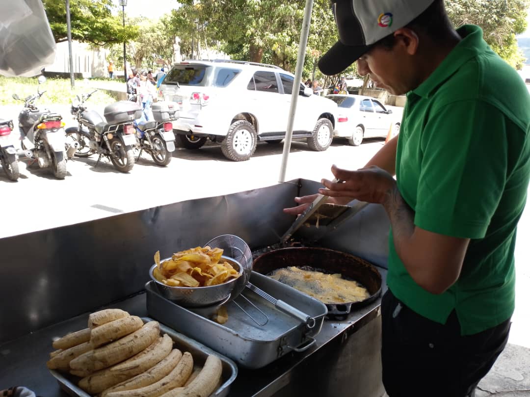 La venta de tostones, el negocio que nunca muere