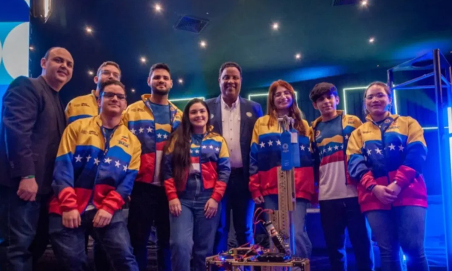 Venezolanos ganan medalla de plata en mundial de robótica