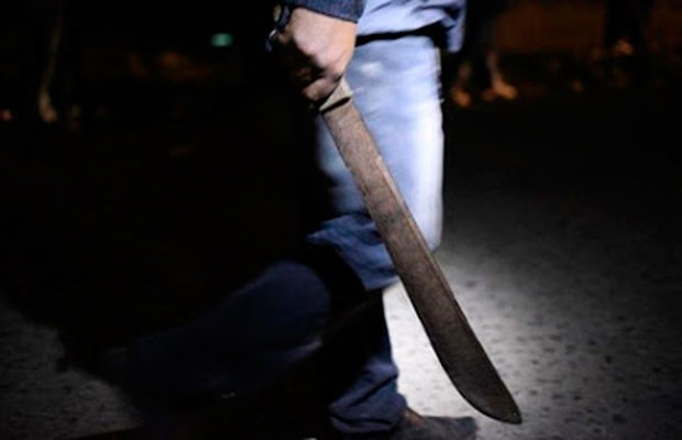 Atacó con un machete a la nuera