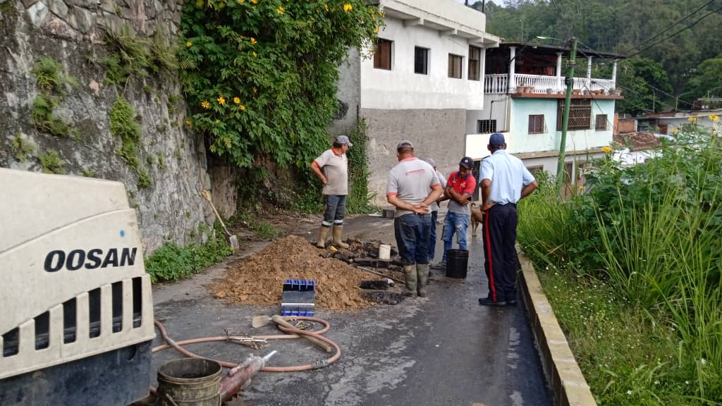 Fuga de agua recurrente en la Ricaurte fue atendida