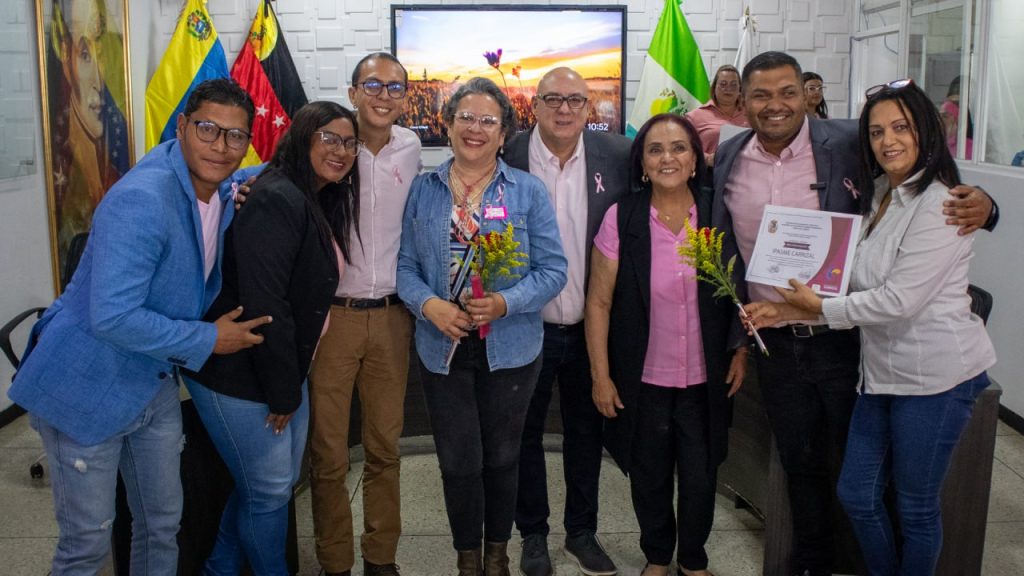 Honran a mujeres e instituciones carrizaleñas por lucha contra el cáncer de mama