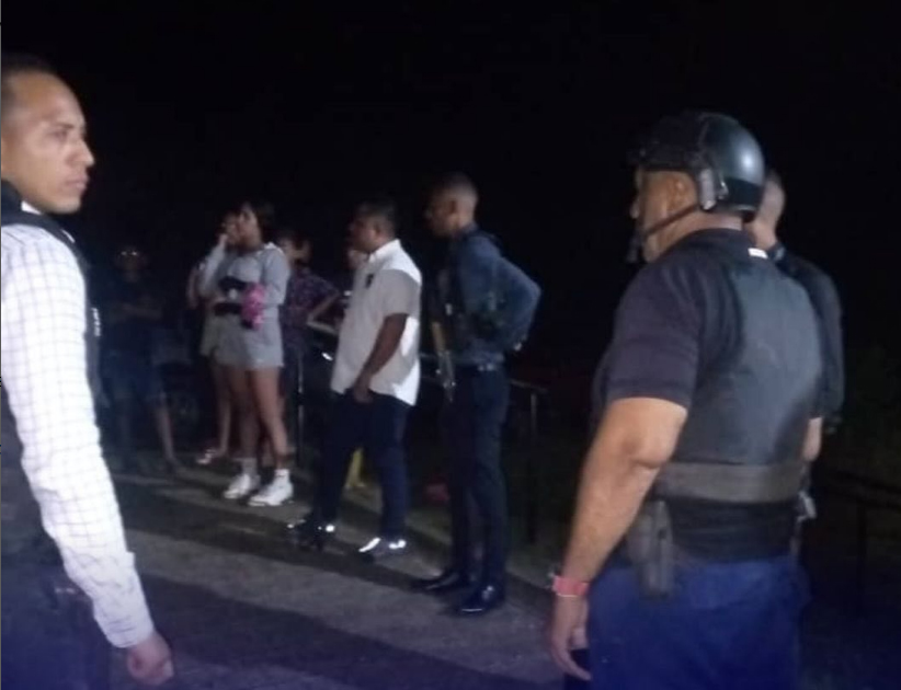 Localizan cuerpo de hombre semienterrado