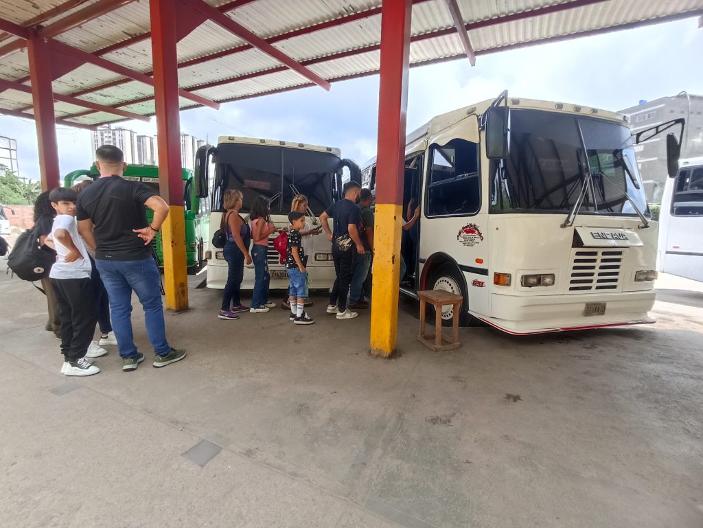 Denuncian atropellos de autobuseros de línea Caracas-Los Teques