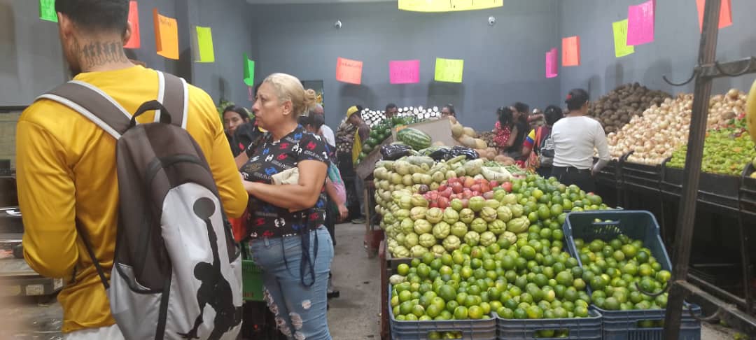 Verduras y frutas baratas” en varios locales de la Ribas