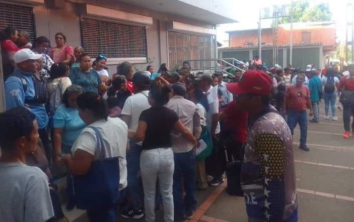 Descartan suspensión de sueldos a docentes en Miranda