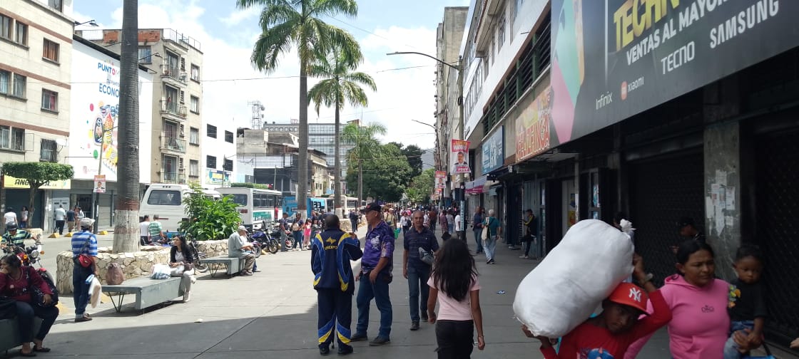 Consumidores denuncian cobro anticipado de tasa BCV