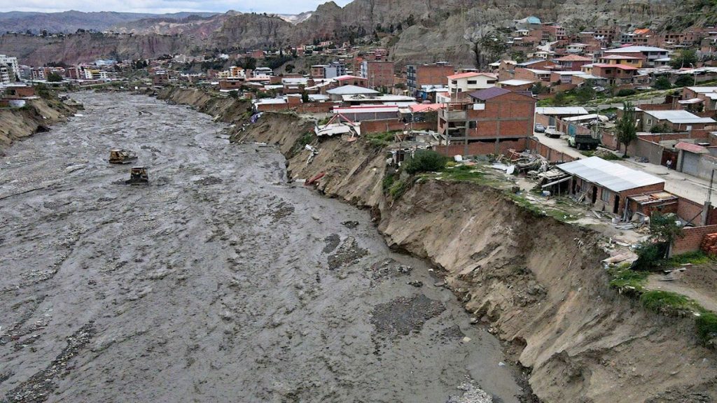 Lluvias provocan avalancha de lodo en Bolivia