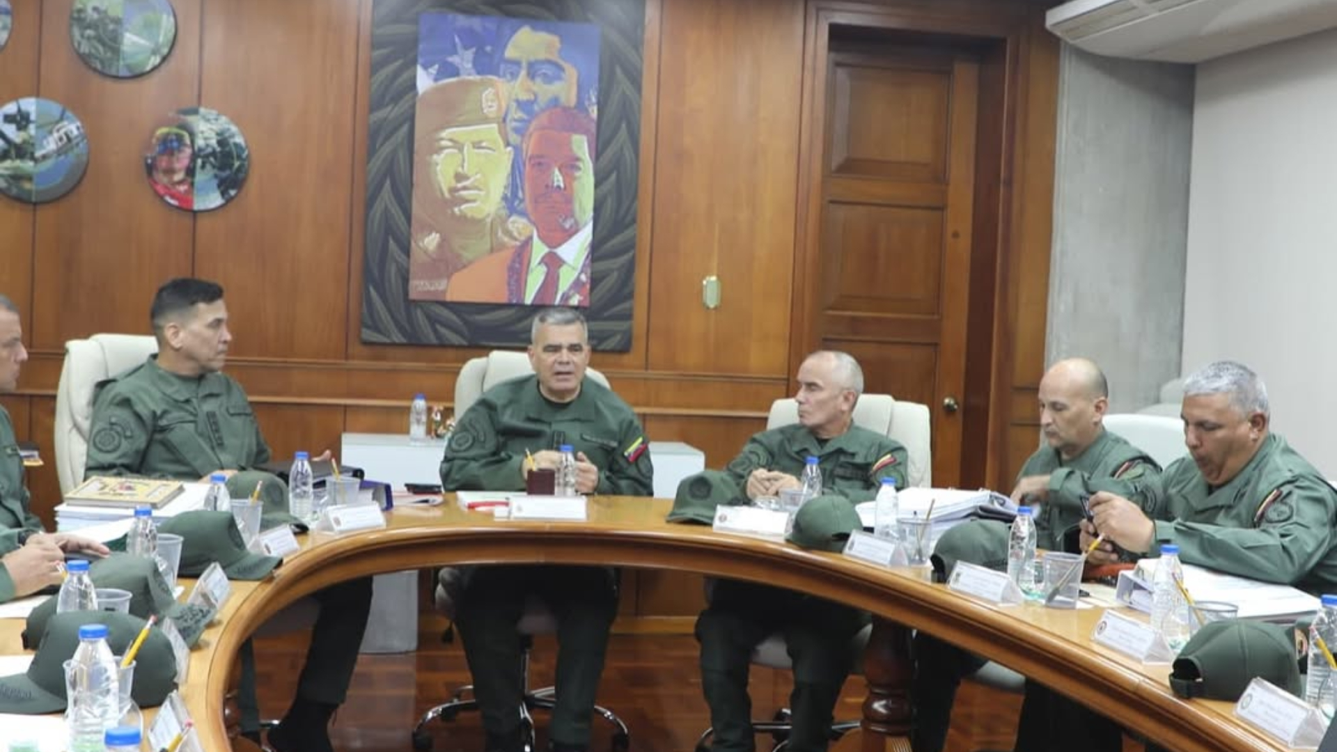 Ministro de Defensa afina detalles del Plan Ayacucho