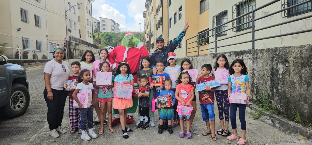 “Dona un juguete y haz feliz a un niño”