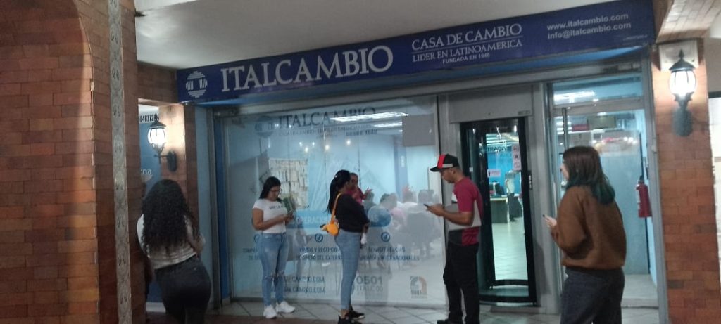 Alta afluencia en casas de cambio