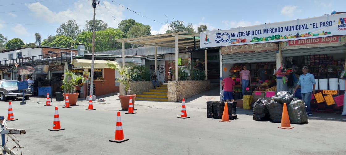 Rebajan tributos a comerciantes de mercados