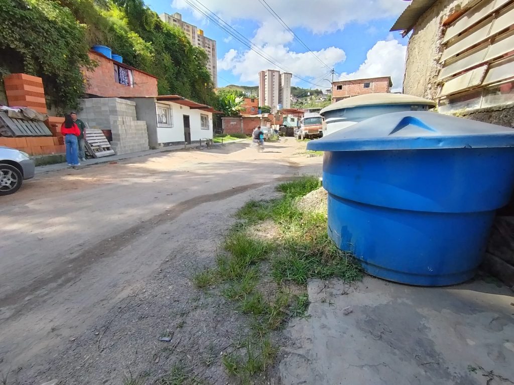 A punta de cisternas se mantienen en La Mascota