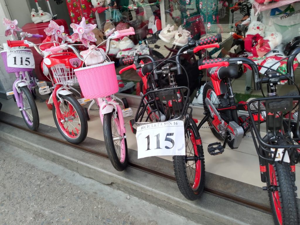 Abundan juguetes para regalos de Navidad