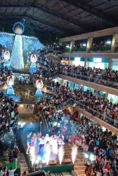La Cascada encendió luces de Navidad con un gran espectáculo