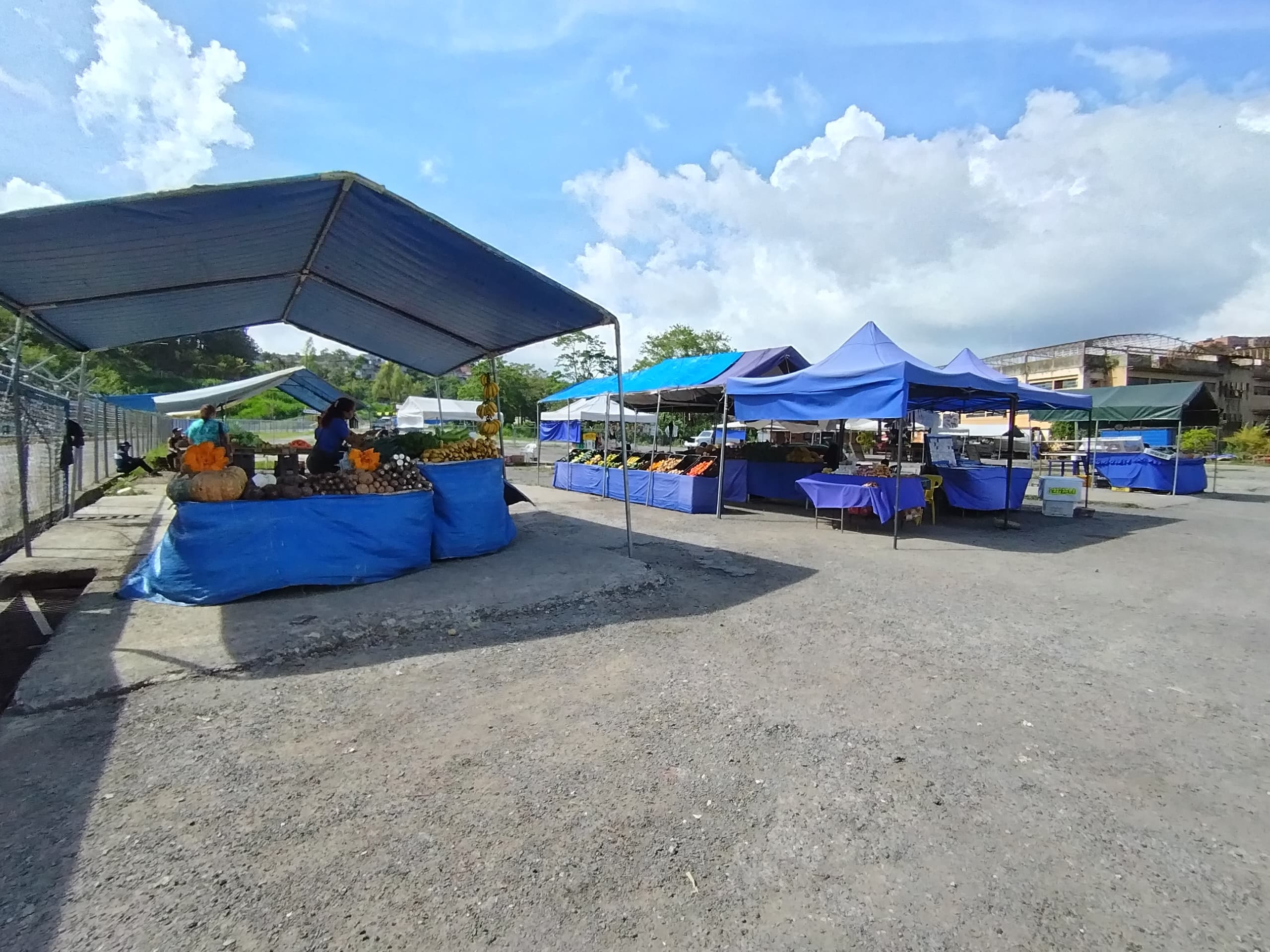 El mercado de la Miranda con escasa afluencia los viernes