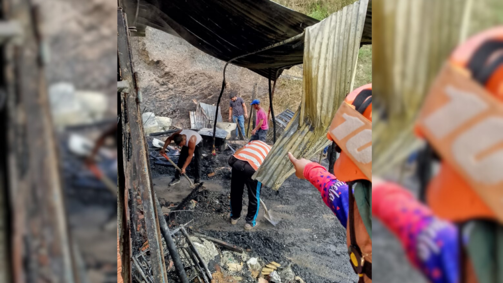 Incendio destruye dos viviendas en Carrizal