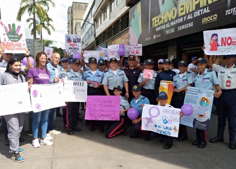 Mujeres salen las calles para demostrar que no están solas