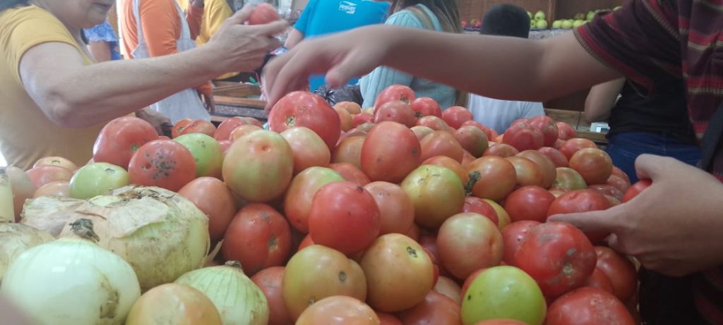 Tomates y cebollas elevaron sus precios