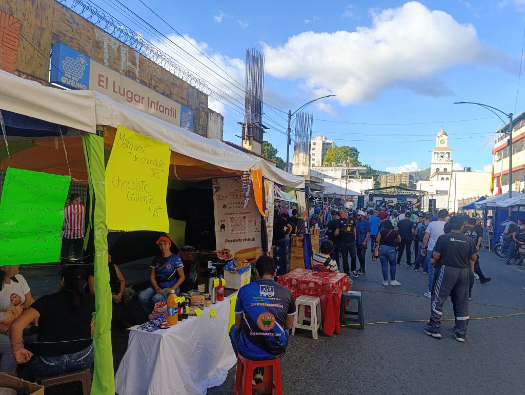 11 stand de comida engalanaron Día del Gaitero