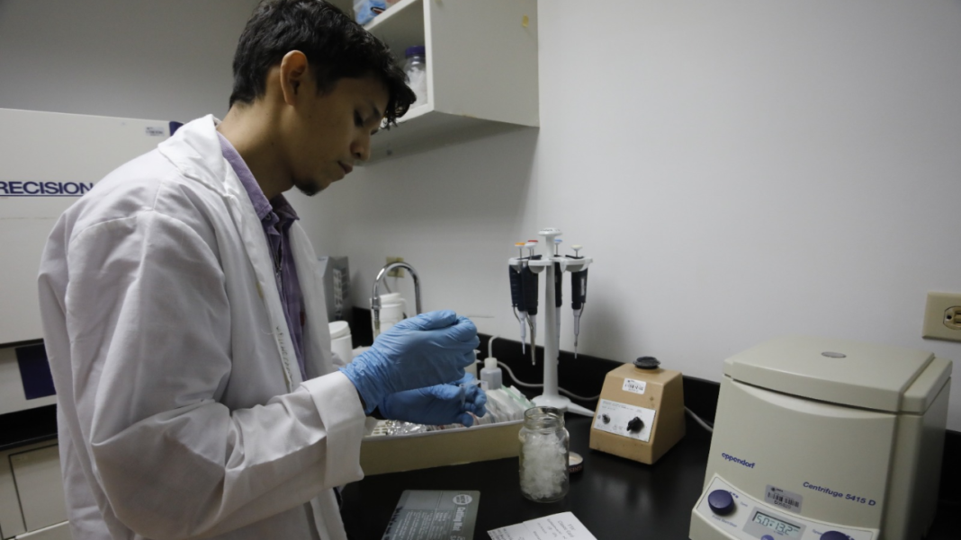 Bioanalistas reiteran la crisis del sector en los servicios de laboratorios