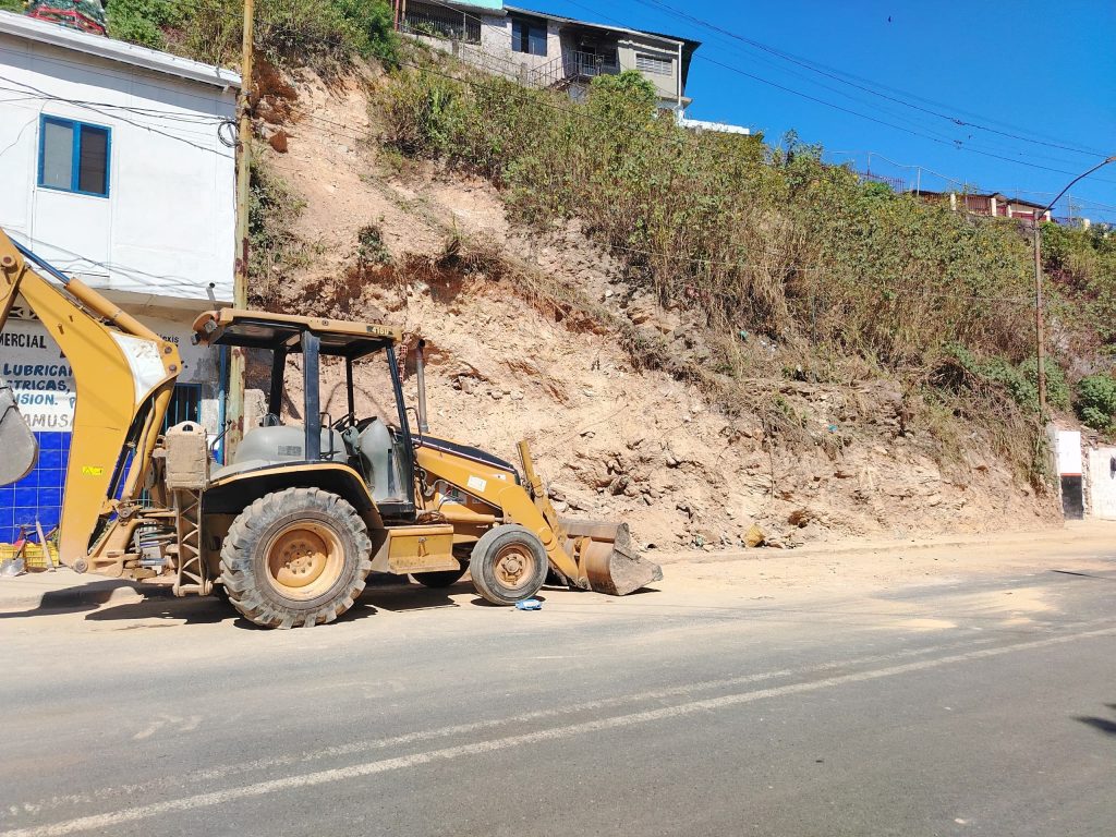 Continúa remoción de escombros y embellecimiento en Los Teques