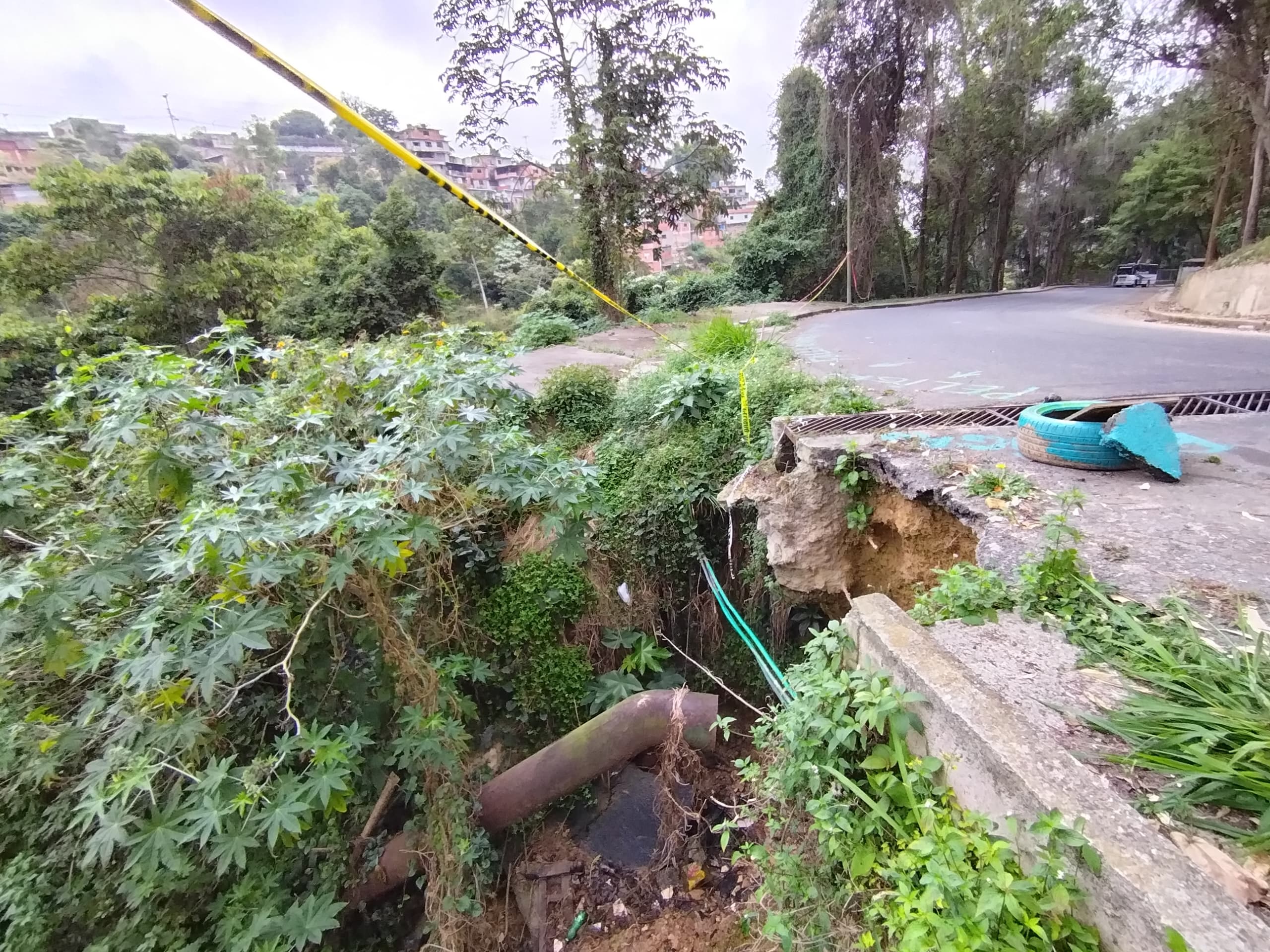 Mega falla de borde sigue amenazando en El Encanto