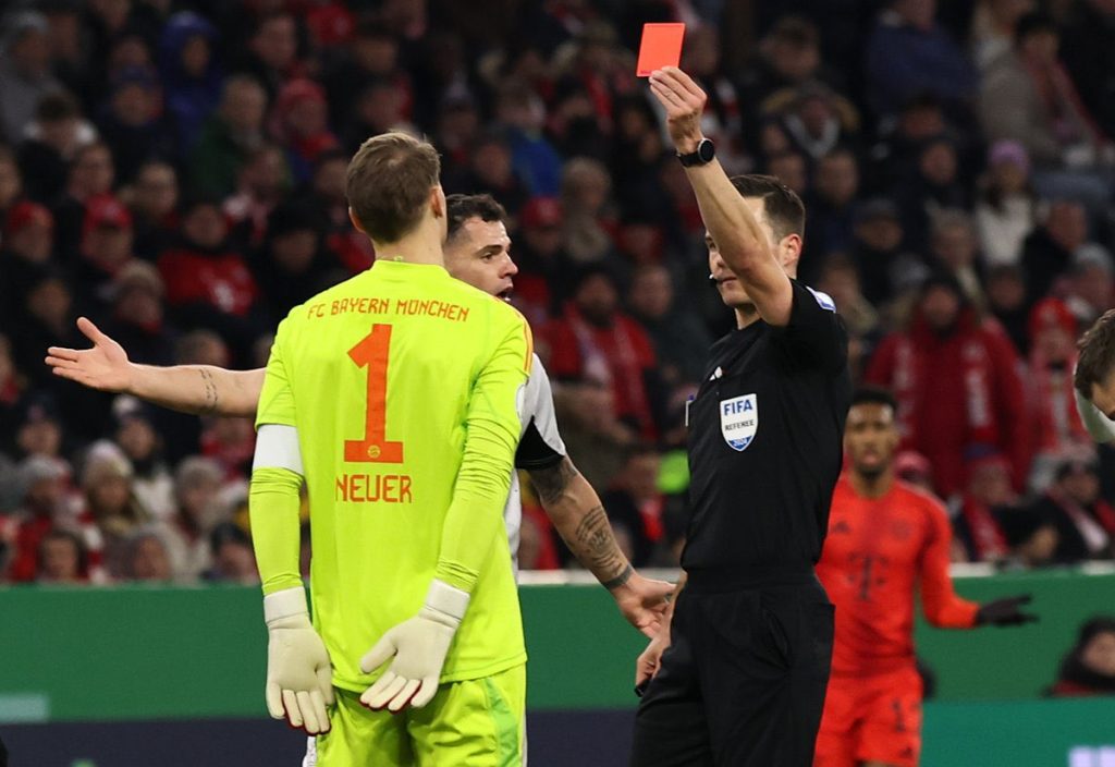 Manuel Neuer recibió la primera expulsión de su carrera