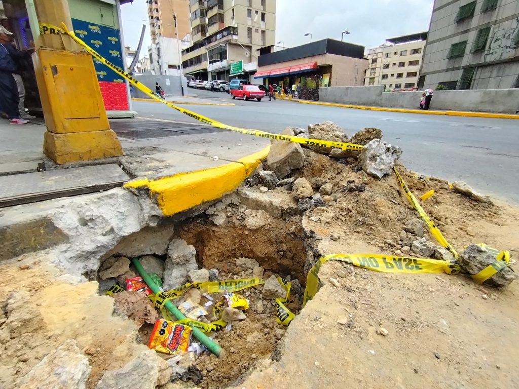 Reparación va para 15 días sin ser culminada en la Ayacucho