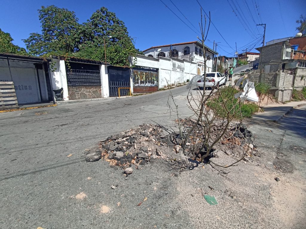 Alertan con una rama de hueco dejado por Hidrocapital