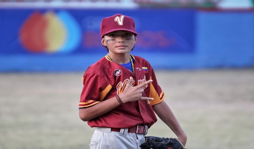 Selección de béisbol U10 avanza en el Sudamericano tras vencer a Panamá